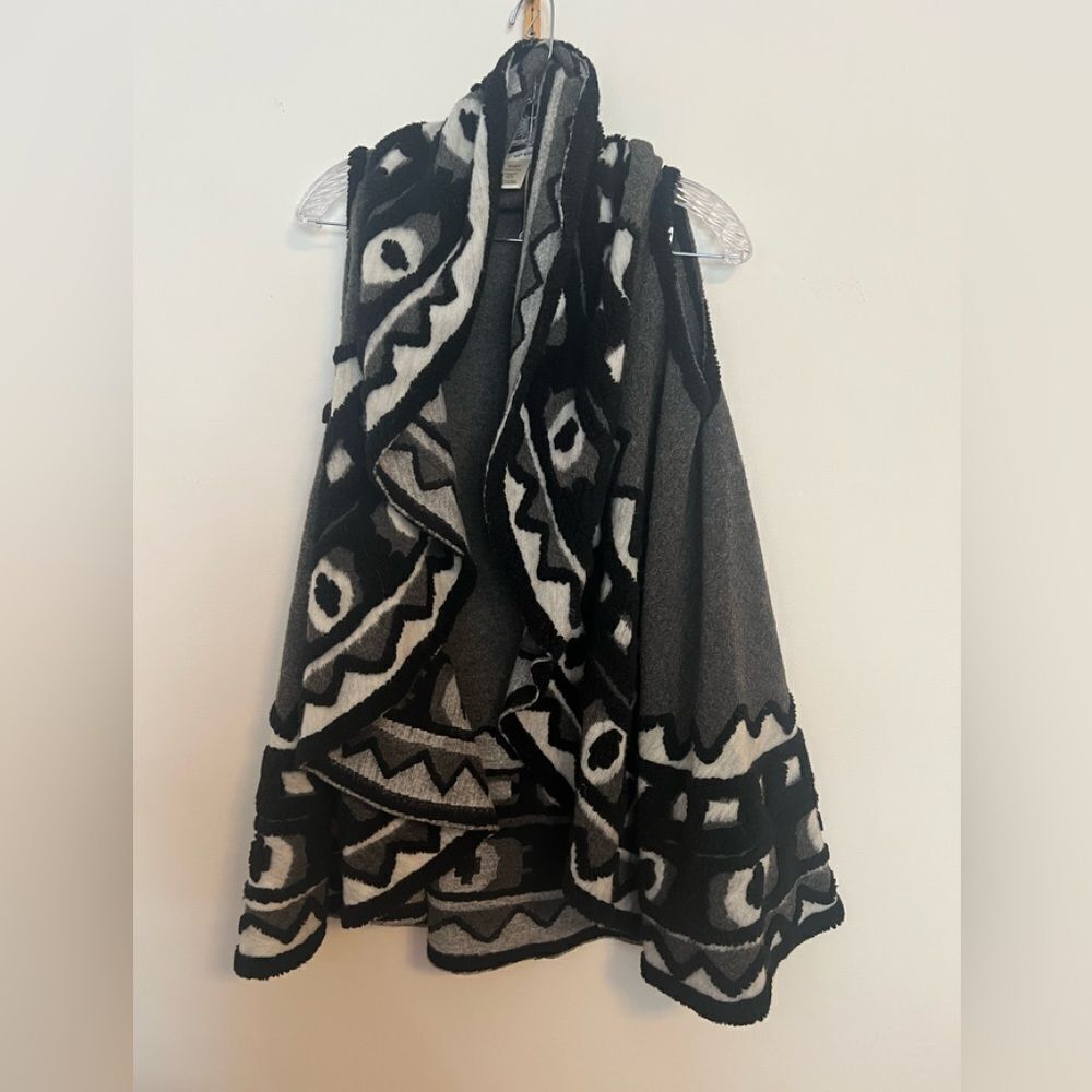 Max Studio Black and Gray Knit Shawl